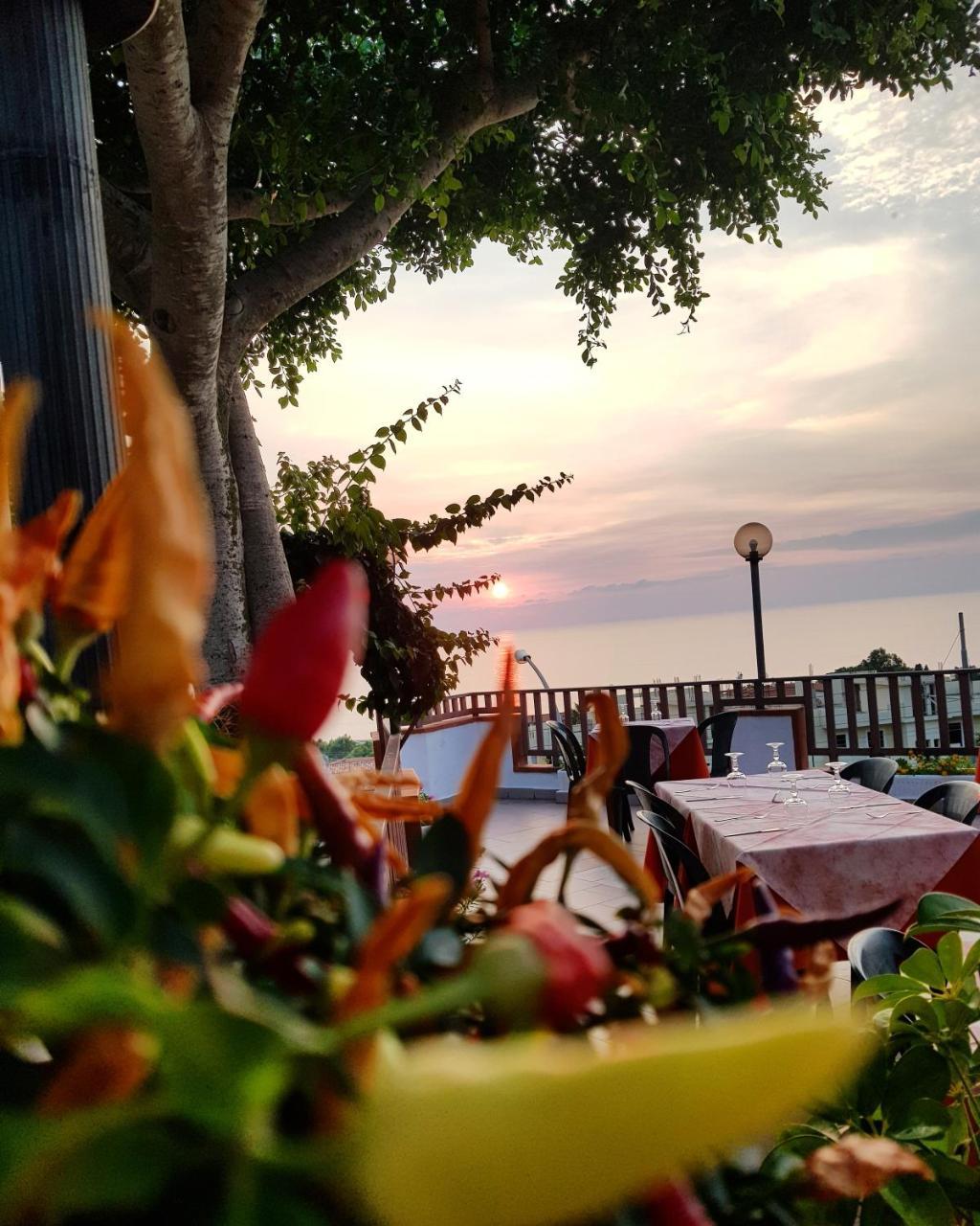 Frühstückspension San Carlo - Terrazzo Sul Mare Con Ristorante E Pizzeria 3*